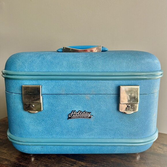 Holiday Bags Vintage 96s Bubblegum Blue Holiday Train Case Hardside